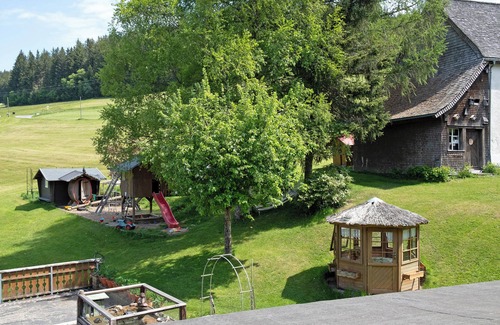 Titisee-Neustadt Apartment | Room 'Nr 6' with Mountain View, Shared Terrace and Wi-Fi