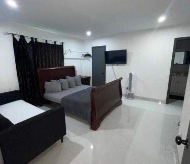 Sandalfoot Cove House | room & private bathroom