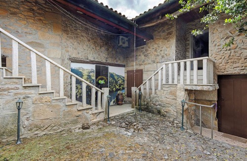 Armamar Apartment | Room 'Quarto 1 - Gojim Casa Rural' with Mountain View, Wi-Fi and Air Conditioning