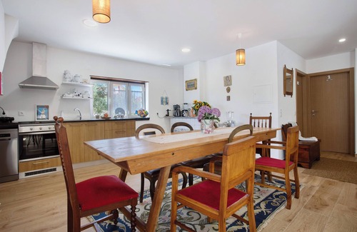 Fatima Apartment | Room 'Santo Agostinho' with Shared Terrace, Shared Garden and Wi-Fi