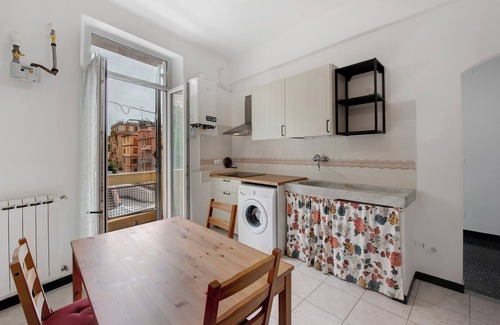 Pegli Apartment | Room 'Stanza Per 2 Persone' with Balcony and Wi-Fi