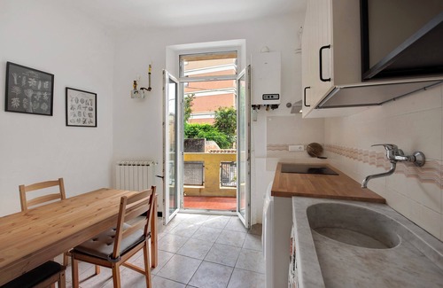 Pegli Apartment | Room 'Stanza Per 2 Persone' with Balcony and Wi-Fi