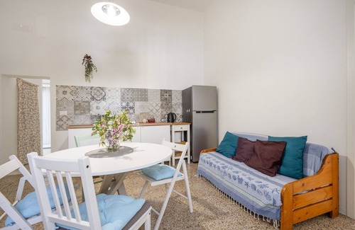 Monopoli Apartment | Room 'Stella' with Shared Garden, Wi-Fi and Air Conditioning