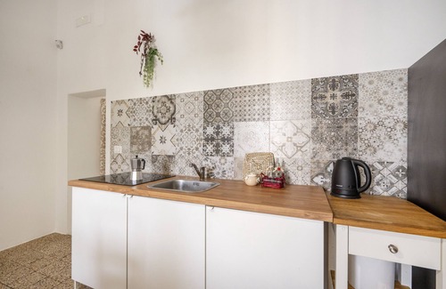 Monopoli Apartment | Room 'Stella' with Shared Garden, Wi-Fi and Air Conditioning