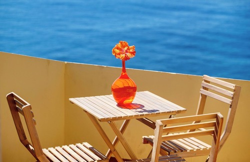 Jardim do Mar Apartment | Room 'Suite Bela Vigia 2' with Shared Pool, Shared Garden and Wi-Fi