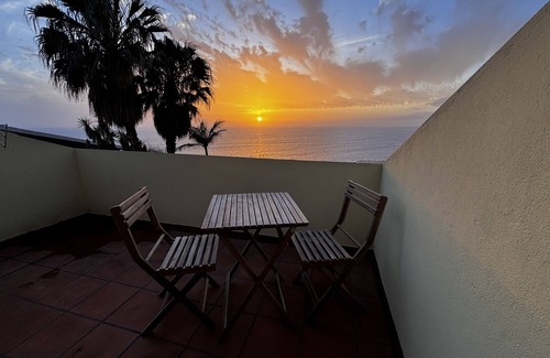 Jardim do Mar Apartment | Room 'Suite Bela Vigia 1' with Shared Pool, Shared Garden and Wi-Fi