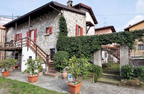 Iseo Apartment | Room 'Suite Con Vista Montagna' with Wi-Fi