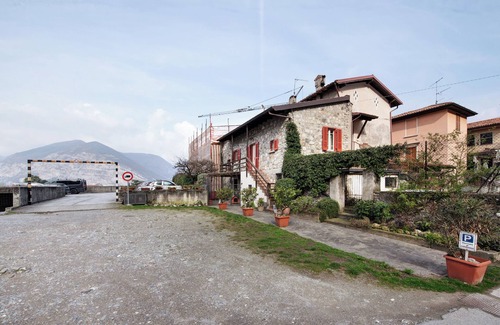 Iseo Apartment | Room 'Suite Con Vista Montagna' with Wi-Fi