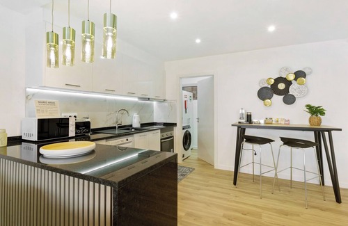Gaula Apartment | Room 'Suite' with Mountain View, Wi-Fi and Air Conditioning
