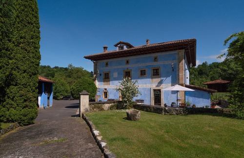 Santianes de Ola Apartment | Room 'Texu' with Mountain View, Shared Garden and Wi-Fi