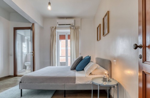 Cinecitta Bed & Breakfast | Room Totò - Rome Cinecittà