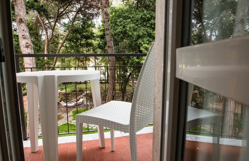 Ronchi Apartment | Room 'Tripla' with Shared Garden, Wi-Fi and Air Conditioning