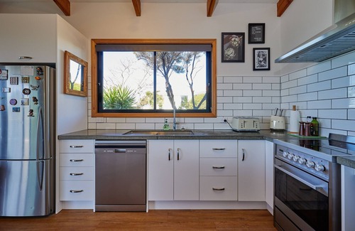 Kaikoura Villa | Room With a View - The Gallery - panoramic sea and mountain views