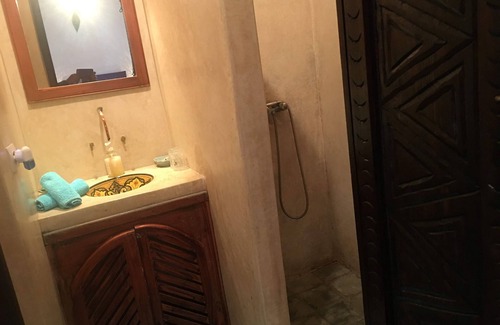 Marrakesh-Tensift-El Haouz House | Room with bathroom in riad