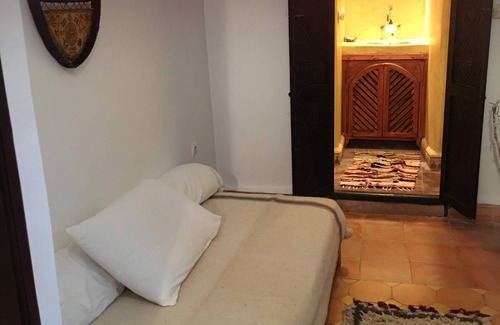 Marrakesh-Tensift-El Haouz House | Room with bathroom in riad