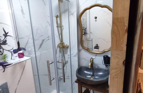 Torre Baro House | Room with private bathroom 2