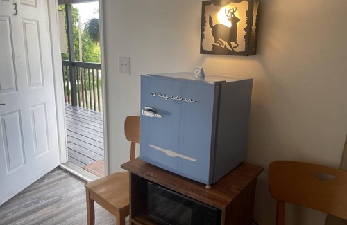 Clay City Cabin | Room with wi-fi, mini fridge and microwave Red River Gorge area
