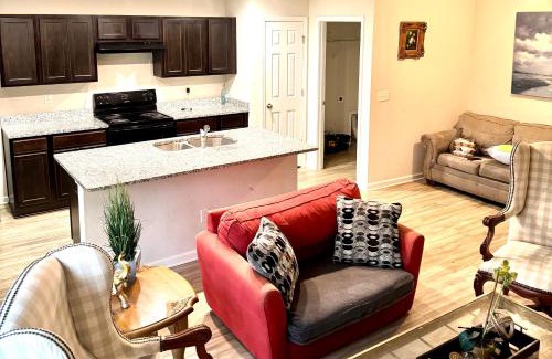 Northside Apartment | Rooms by Month JAX Airport & Zoo