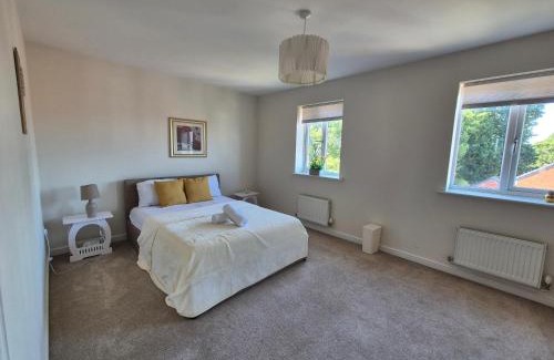 Wolverhampton House | Rooms in Beautiful Home in Wolverhampton!