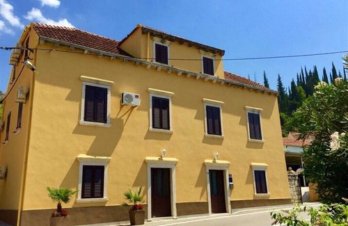 Trsteno Apartment | Rooms Mozara 2 Double room with private external bathroom