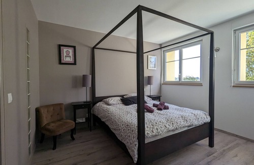 Fontguenand Bed & Breakfast | Rooms with breakfast included and guest table in Berry, near the Loire Castles