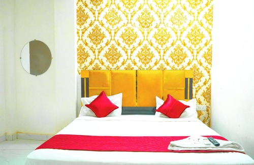 Anand Vihar Hotel | Roomshala 088 Hotel Green Villa