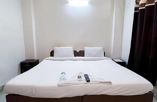 Noida Hotel | Roomshala 117 Shubham Residency - Noida Sector 44