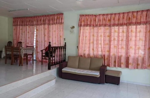Kampung Nibung House | Roomstay Pink Bukit Besar