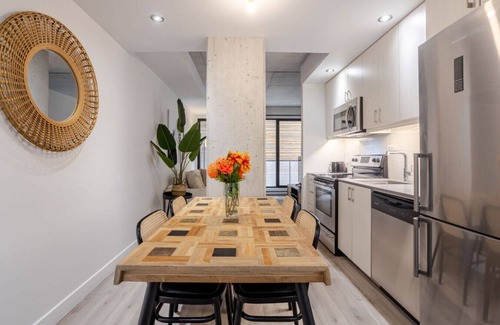 Cite Multimedia Apartment | Roomy 1BR Getaway | MTL Old Port