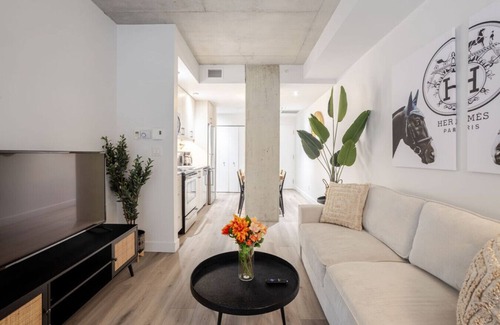 Cite Multimedia Apartment | Roomy 1BR Getaway | MTL Old Port
