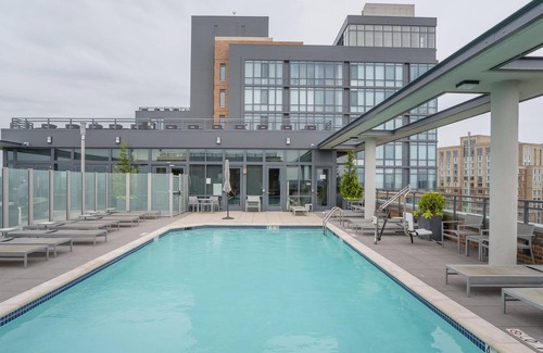 Eisenhower East Apartment | Roomy 1BR in Alexandria with Gym and Rooftop Pool