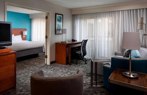 Boca Raton Hotel | Roomy 1BR Suite w/Heated Pool, Breakfast & Pet-Friendly Amenities Await