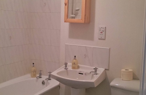 West End Apartment | Roomy first floor flat in quiet street