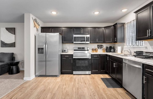 Sandston House | Roomy Getaway: Elevate Your Stay, 6 Mins to RIC!