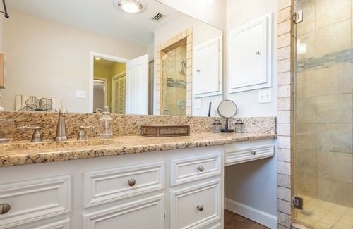 Glen Rose House | Roomy Home on the Hill overlooking Glen Rose, TX