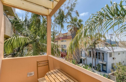 Marina Peninsula Apartment | Roomy Marina Del Rey 3BR, nr Beach, Shops & Canals, by Blueground