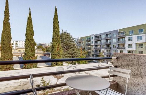 NoHo Arts District Apartment | Roomy North Hollywood 2BR w/Gym & Pool, near TJ & Shops, by Blueground