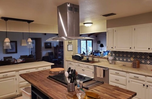 Driftwood House | Roomy ranch home in a rural setting.