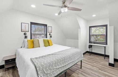 Chesterton House | Roomy Retreat-Family & Friends 2 King Bed Game Room