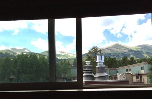 Four O'Clock Condo | Roomy ski-in 2BD+Loft. Easiest location in Breck