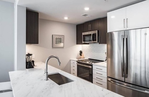Woodmont Triangle Apartment | Roomy Woodmont Triangle 2BR nr Bethesda Station & Market
