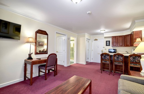 Ballston Spa Hotel | Roosevelt Inn and Suites Saratoga Springs