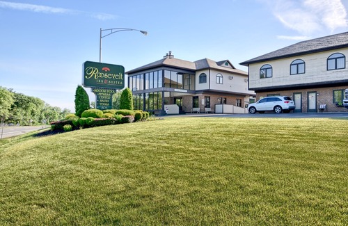 Ballston Spa House | Roosevelt Inn & Suites Lawn View Room