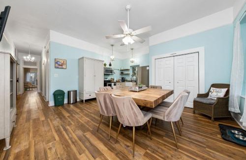 Prairie Lea House | Rooster House Countryside Pecan Farm 14ac SanMarcos