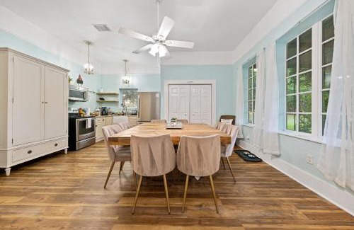 Prairie Lea House | Rooster House Countryside Pecan Farm 14ac SanMarcos