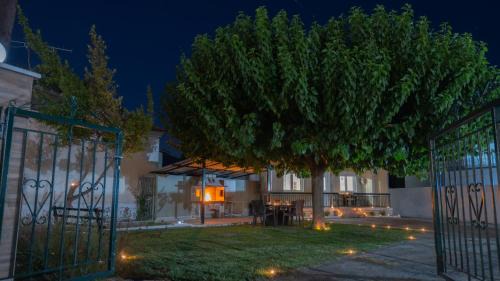 Ano Rodonia House | Roots House Pozar