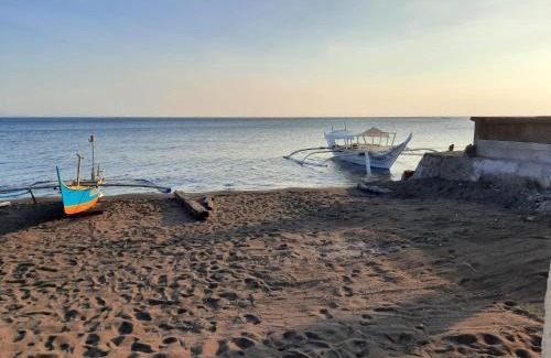 Lemery House | Rosal House - Beachfront for 12 Pax in Lemery Batangas