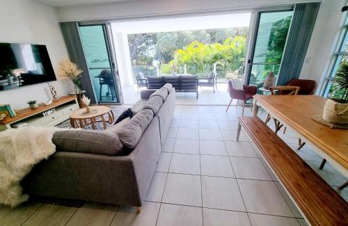 Urangan Apartment | Rosalynda- Luxury Beachfront 3 BR Townhouse
