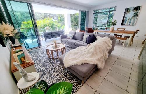 Urangan Apartment | Rosalynda- Luxury Beachfront 3 BR Townhouse