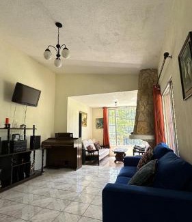 Santa Lucia Milpas Altas House | Rosario Gardens